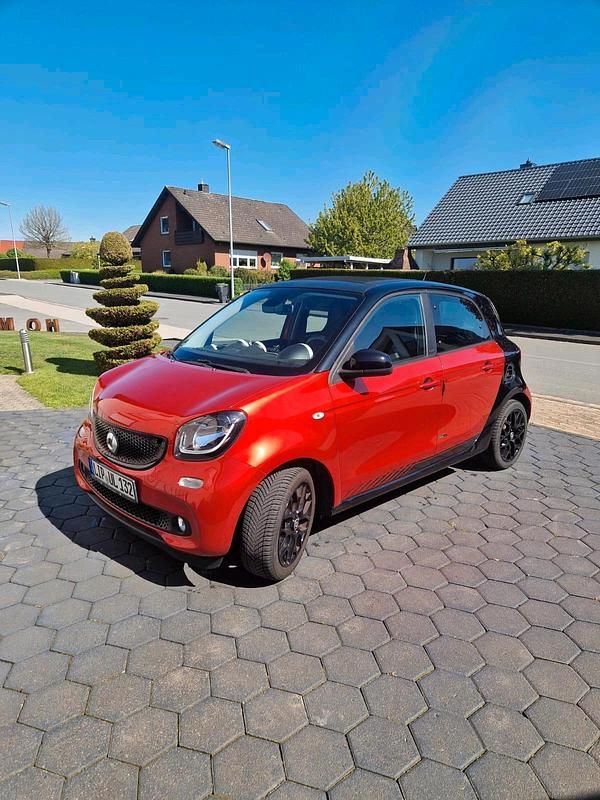 Rot Gebraucht 2015 Smart ForFour Kleinwagen | 6.250 € (Fairer Preis) - Bild 1/4