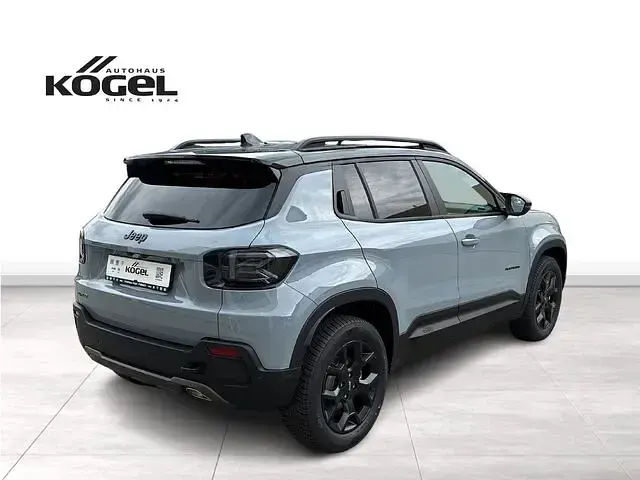 Gebraucht Jeep Avenger Overland 145 PS (106 kW) 2024 Grau (storm grey mit dach in volcano black) SUV