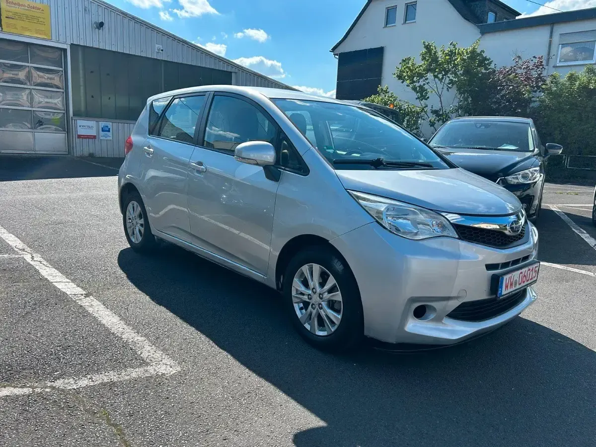 Gebraucht Subaru Trezia Comfort 99 PS (72 kW) 2012 Silber Kleinwagen