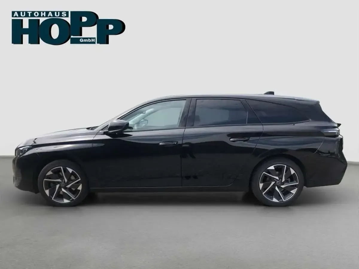 Gebraucht Peugeot 308 SW Allure 131 PS (96 kW) 2023 Perla nera schwarz metallic Kombi