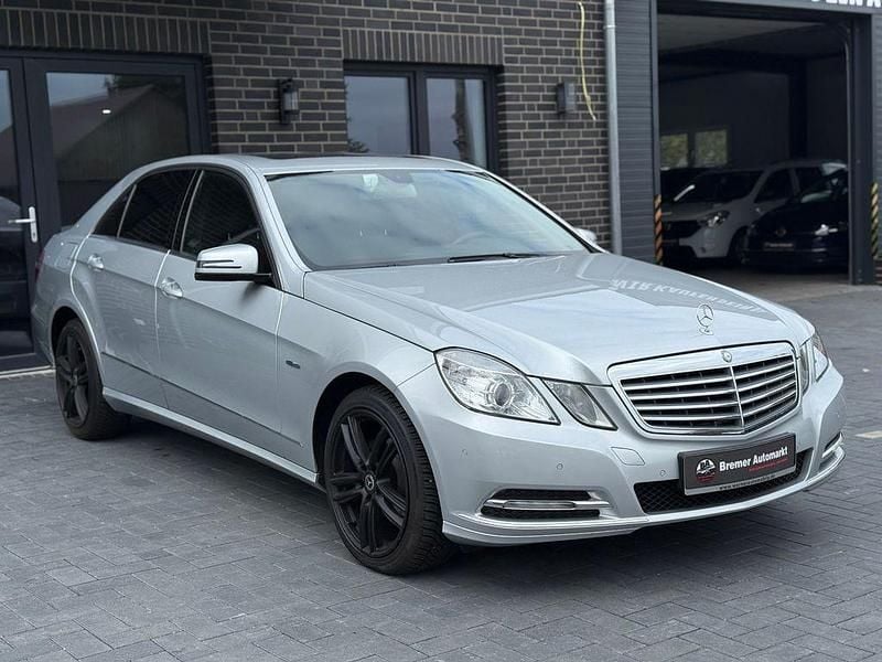 Silber Gebraucht 2009 Mercedes E200 Elegance Limousine | 10.990 € (Guter Preis) - Bild 1/4