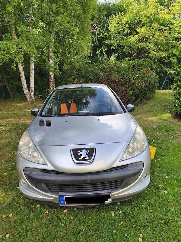 Silber Gebraucht 2012 Peugeot 206+ Kleinwagen | 2.200 € (Guter Preis) - Bild 1/4