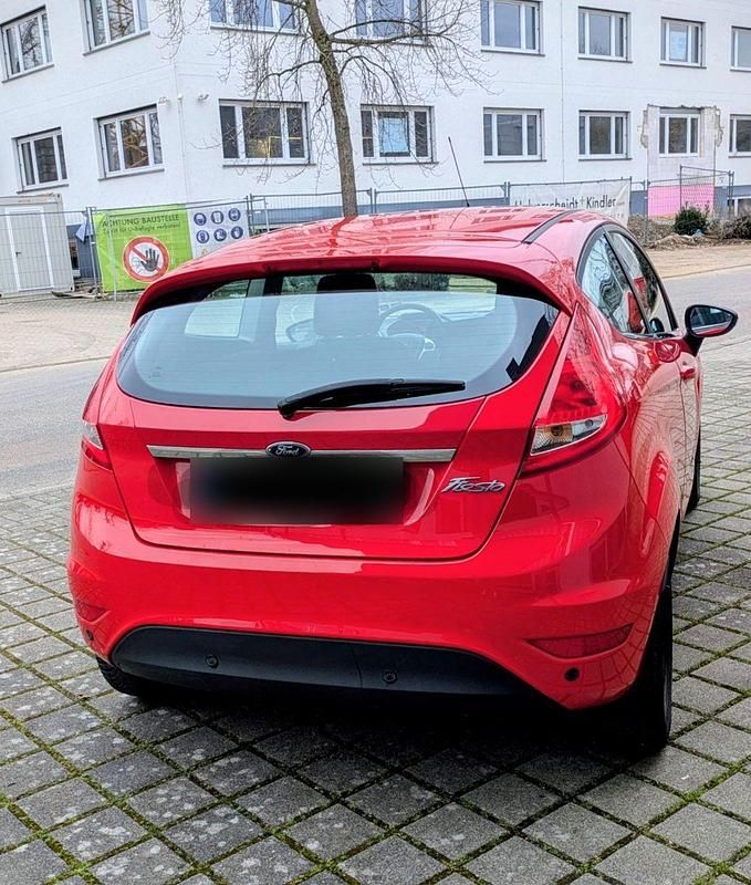 Gebraucht Ford Fiesta Titanium 97 PS (71 kW) 2009 Rot Kleinwagen