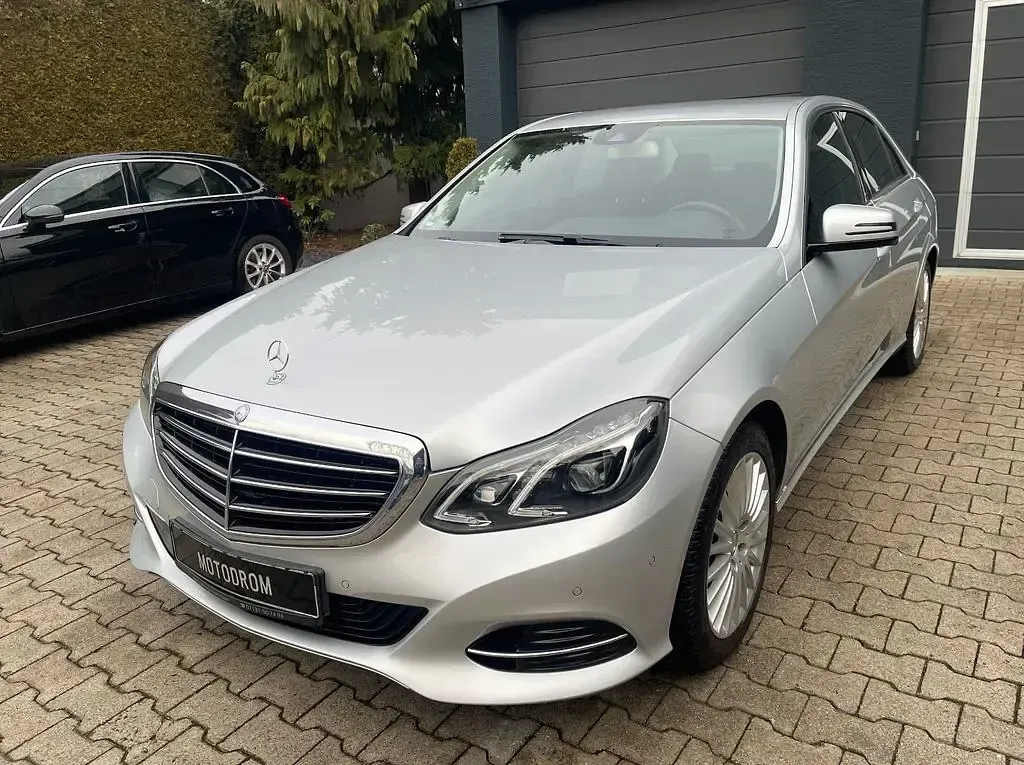 Gebraucht Mercedes E250 Elegance 211 PS (155 kW) 2014 Iridiumsilber Limousine