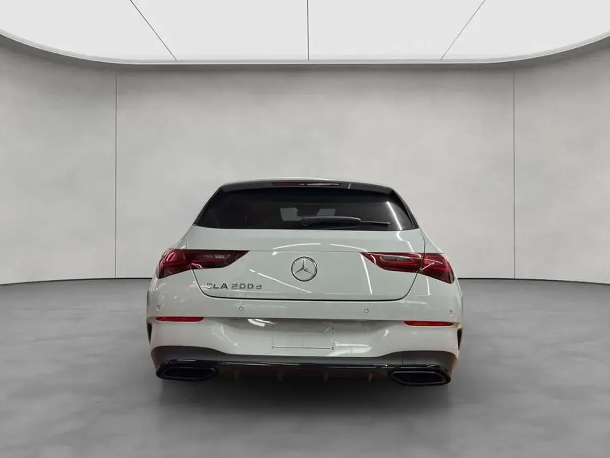 Gebraucht Mercedes CLA200 AMG 150 PS (110 kW) 2026 Manufaktur alpingrau uni Kombi