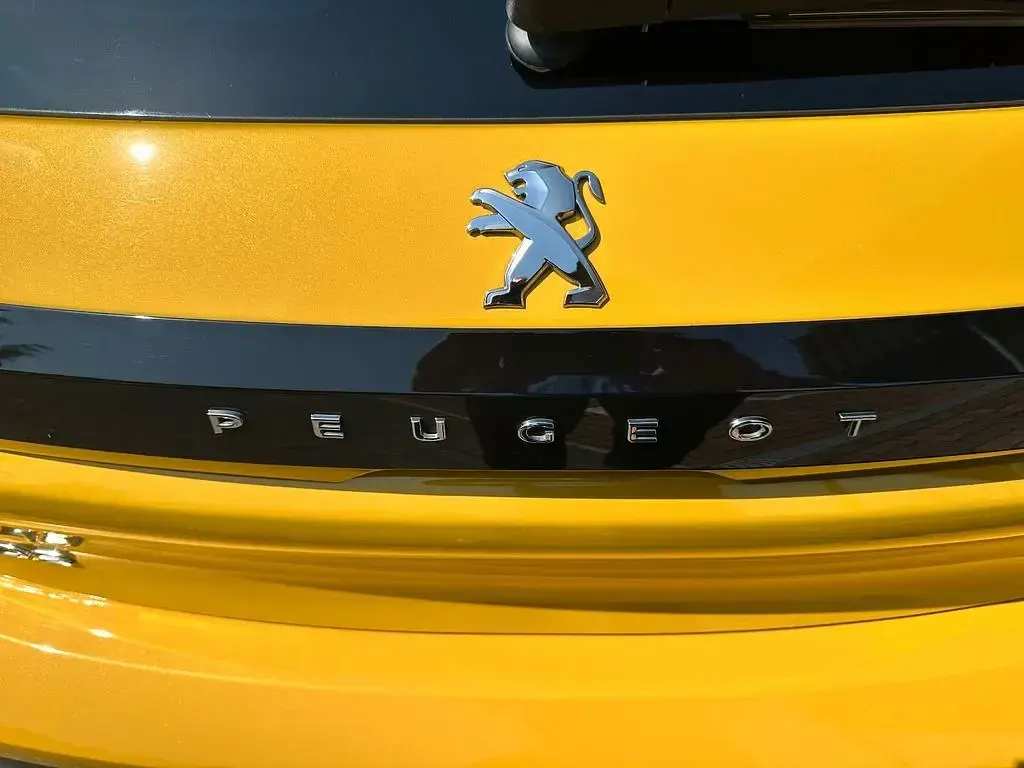 Gebraucht Peugeot 208 Active 75 PS (55 kW) 2022 Gelb Kleinwagen