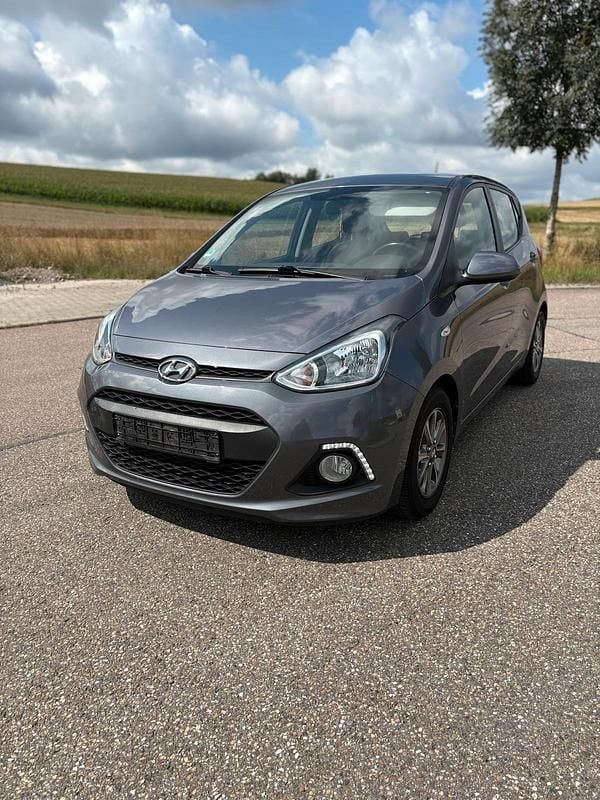 Grau Gebraucht 2015 Hyundai i10 Kleinwagen | 5.350 € (Guter Preis) - Bild 1/4