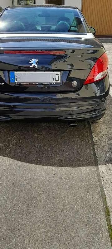 Schwarz Gebraucht 2010 Peugeot 207 CC Roland Garros Cabrio | 4.650 € (Etwas zu teuer) - Bild 1/4