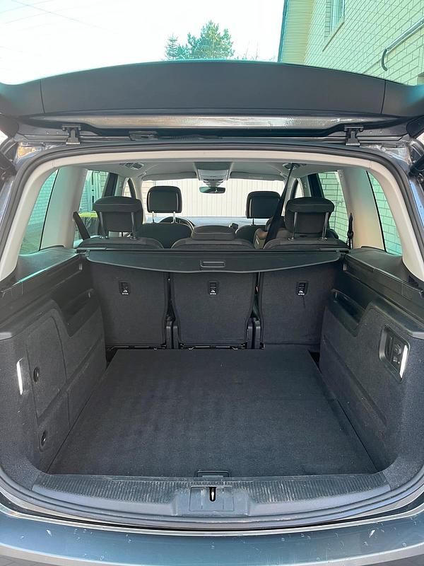 Gebraucht VW Sharan 150 PS (110 kW) 2022 Grau Van / Kleinbus