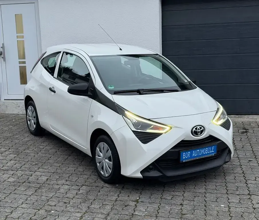 Gebraucht Toyota Aygo 72 PS (52 kW) 2019 Weiß Kleinwagen