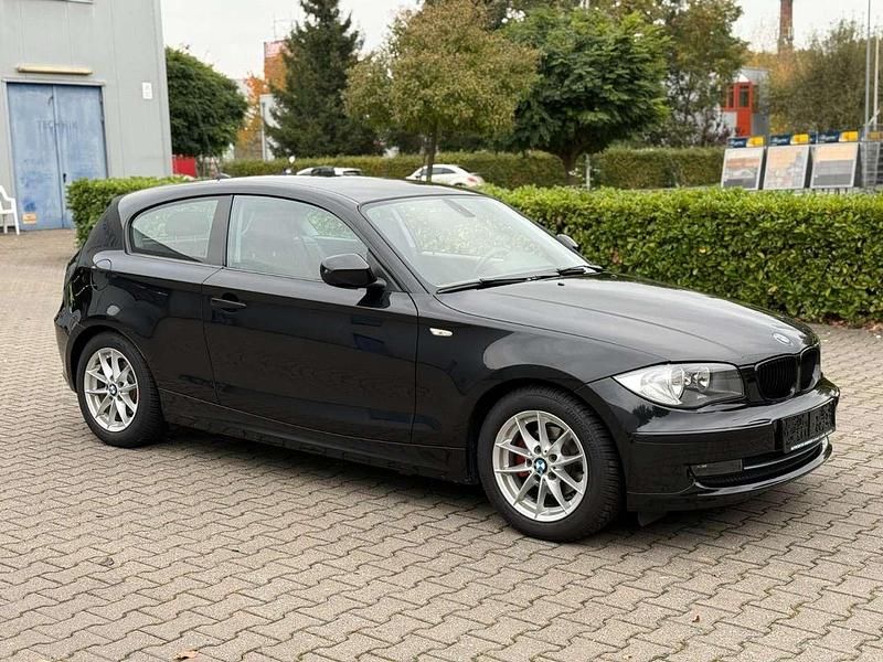 Schwarz Gebraucht 2011 BMW 116 Performance Kleinwagen | 6.990 € (Fairer Preis) - Bild 1/2