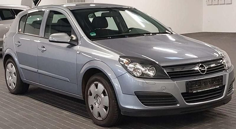 Silber Gebraucht 2006 Opel Astra Edition Limousine | 3.898 € (Etwas zu teuer) - Bild 1/4