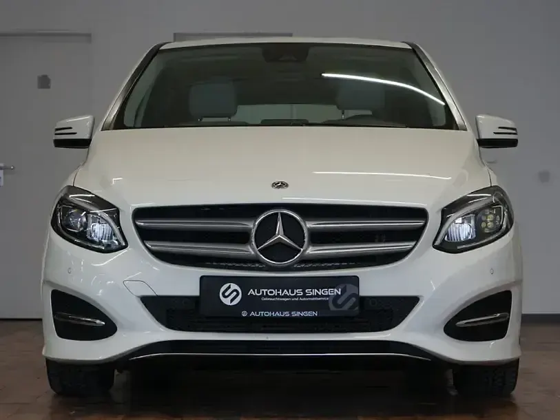 Gebraucht Mercedes B220 Urban 184 PS (135 kW) 2018 Weiß Kleinwagen
