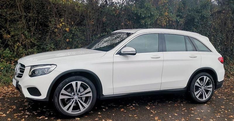Weiß Gebraucht 2016 Mercedes GLC250 SUV | 25.500 € (Fairer Preis) - Bild 1/4