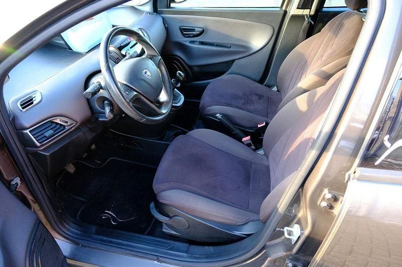 Gebraucht Lancia Ypsilon Platinum 86 PS (63 kW) 2012 Braun Kleinwagen