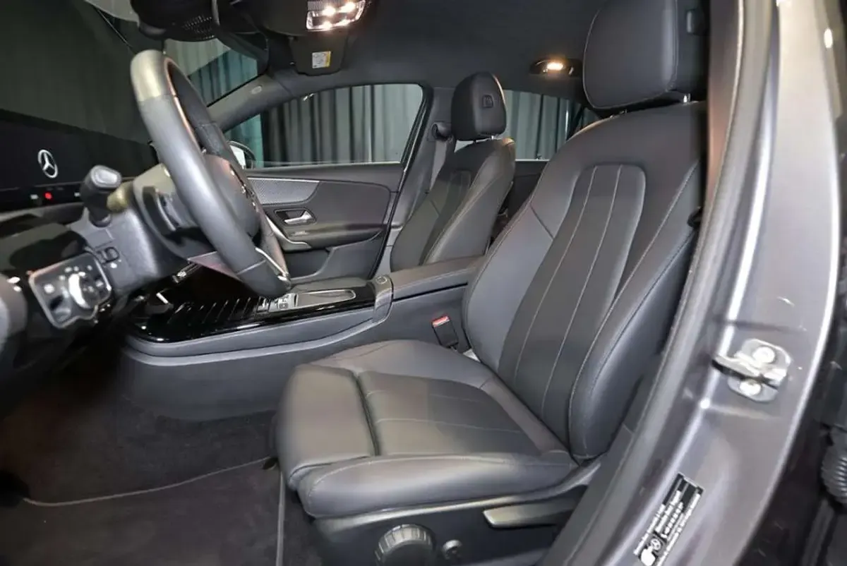 Gebraucht Mercedes A180 Progressive 136 PS (100 kW) 2025 Metalliclack mountaingrau Limousine
