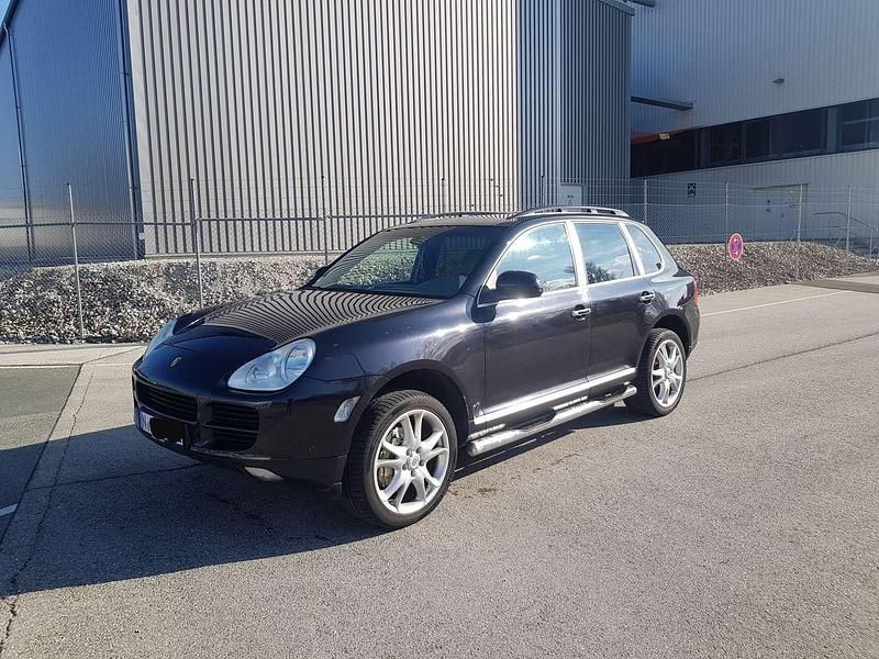 Basaltschwarzmetallic Gebraucht 2004 Porsche Cayenne Basis SUV | 6.500 € (Teuer) - Bild 1/4