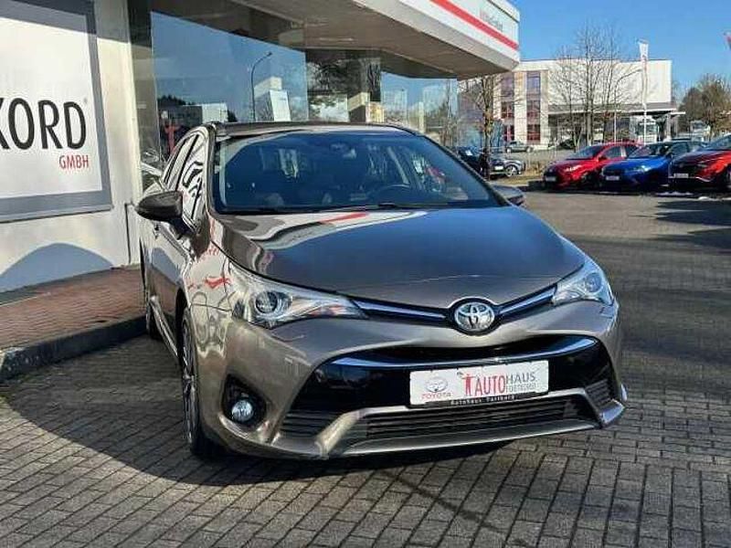 Gebraucht Toyota Avensis 147 PS (108 kW) 2017 Braun Kombi