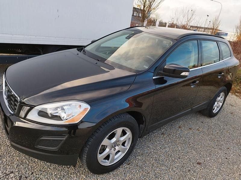 Schwarz Gebraucht 2011 Volvo XC60 Momentum SUV | 6.750 € (Superpreis) - Bild 1/4