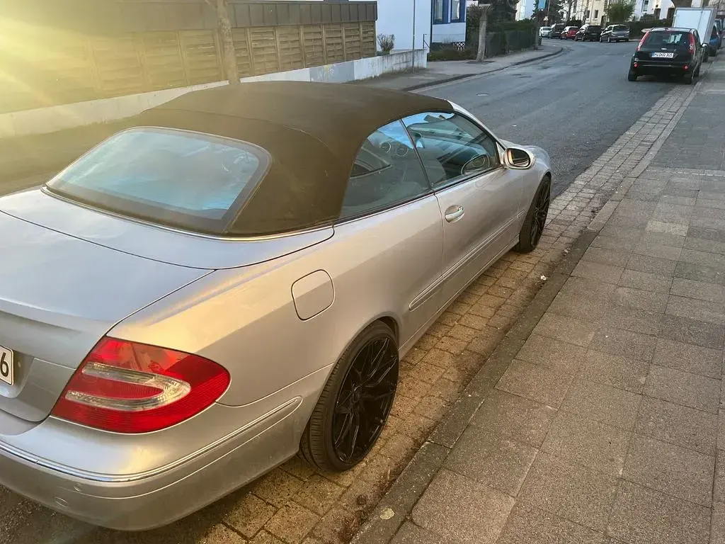 Gebraucht Mercedes CLK320 Avantgarde 218 PS (160 kW) 2003 Silber Cabrio