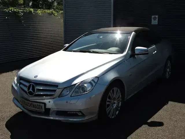 Gebraucht Mercedes E250 Elegance 204 PS (150 kW) 2011 Grau Cabrio