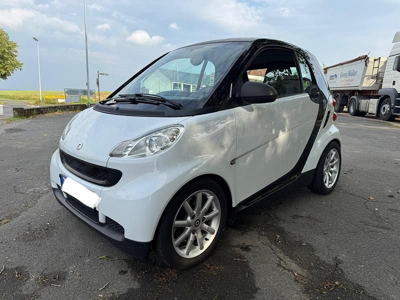 Weiß Gebraucht 2009 Smart ForTwo Coupé Kleinwagen | 3.750 € (Fairer Preis) - Bild 1/4