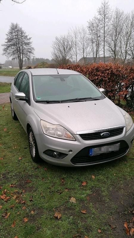 Grau Gebraucht 2008 Ford Focus Limousine | 1.700 € - Bild 1/4