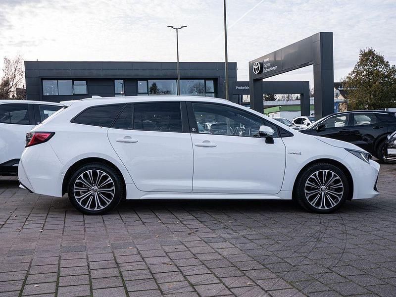 Gebraucht Toyota Corolla Team 122 PS (89 kW) 2021 Weiß Kombi