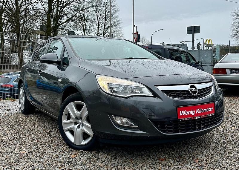 Gebraucht Opel Astra 140 PS (102 kW) 2011 Grau Limousine