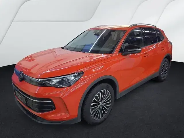 Gebraucht VW Tiguan Goal 150 PS (110 kW) 2025 Persimmon red metallic (metallic) SUV