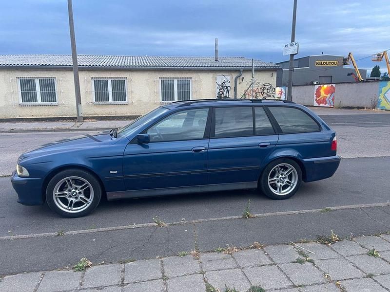 Blau Gebraucht 2001 BMW 520 Sport Line Kombi | 2.900 € (Guter Preis) - Bild 1/4