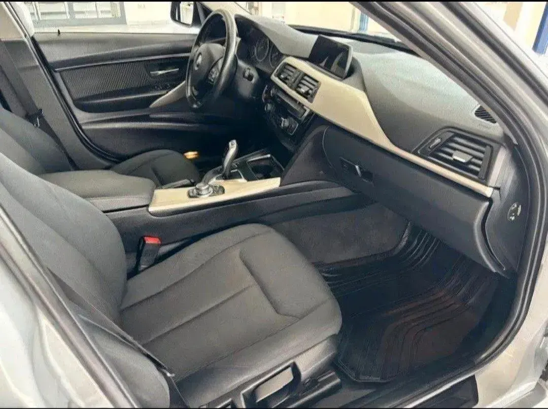 Gebraucht BMW 318 150 PS (110 kW) 2016 Silber Kombi