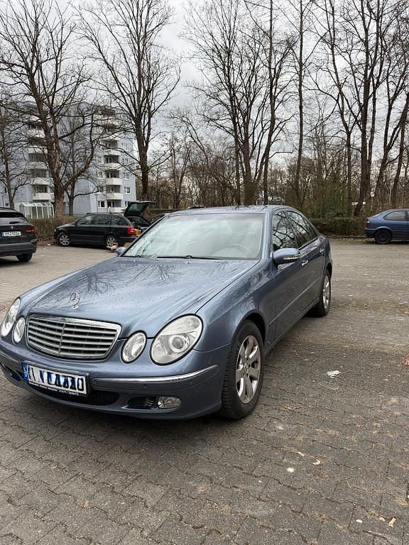 Gebraucht Mercedes E320 224 PS (164 kW) 2003 Blau Limousine
