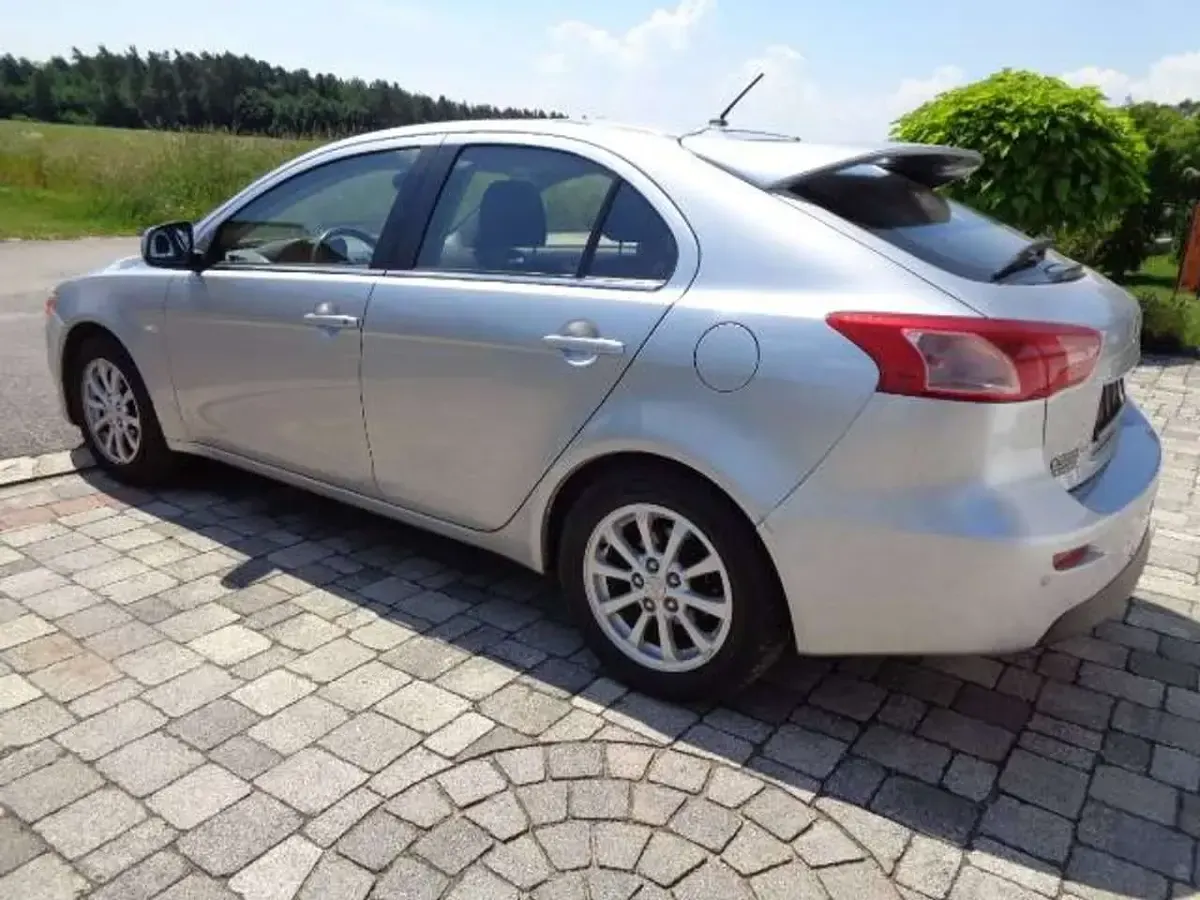 Gebraucht Mitsubishi Lancer Edition 117 PS (86 kW) 2011 Silber Limousine