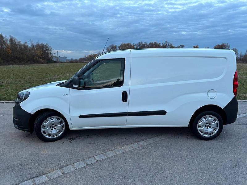 Weiß Gebraucht 2019 Fiat Doblò Van / Kleinbus | 9.450 € (Guter Preis) - Bild 1/4