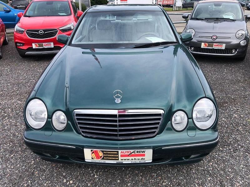 Grün Gebraucht 1999 Mercedes E240 Elegance Limousine | 5.900 € (Teuer) - Bild 1/4