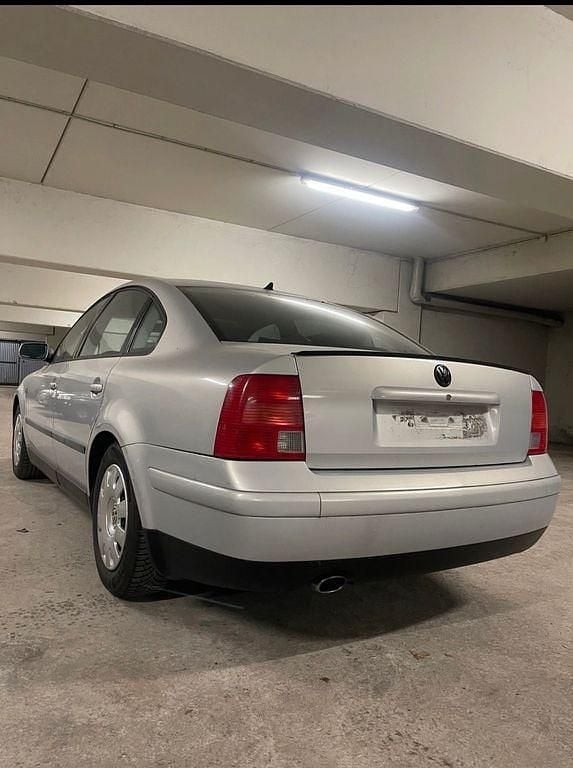 Silber Gebraucht 1997 VW Passat Basis Limousine | 900 € (Guter Preis) - Bild 1/4