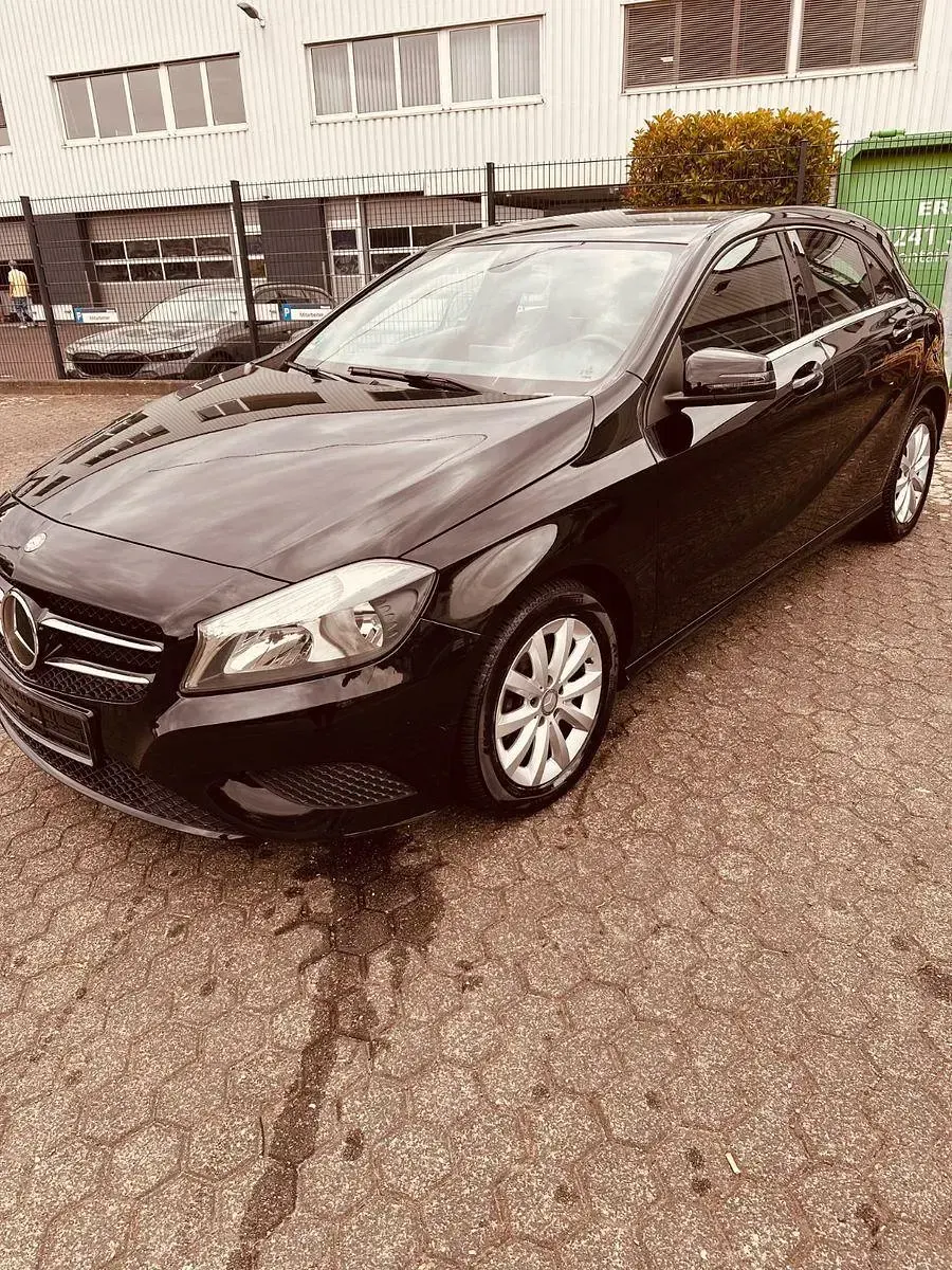 Gebraucht Mercedes A180 122 PS (89 kW) 2013 Schwarz Kleinwagen