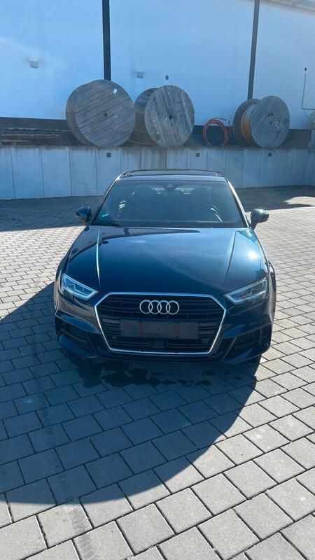 Blau Gebraucht 2018 Audi A3 S-Line Limousine | 22.700 € (Teuer) - Bild 1/4