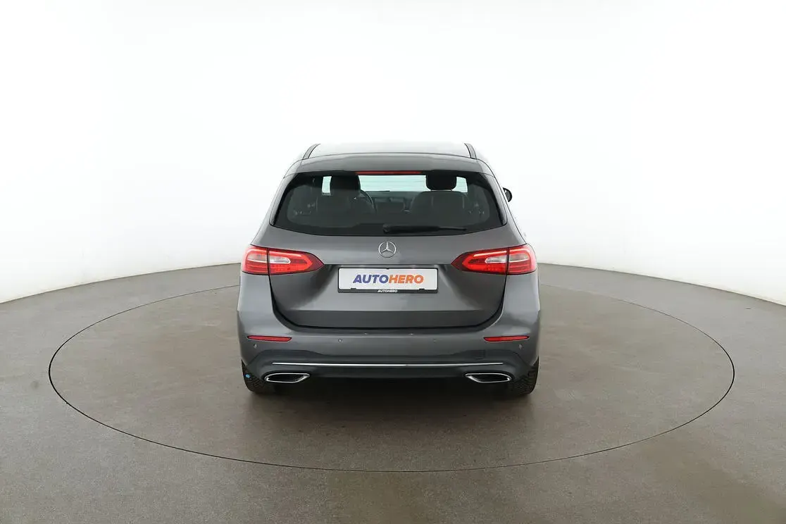 Gebraucht Mercedes B180 Progressive 136 PS (100 kW) 2019 Grau Kleinwagen