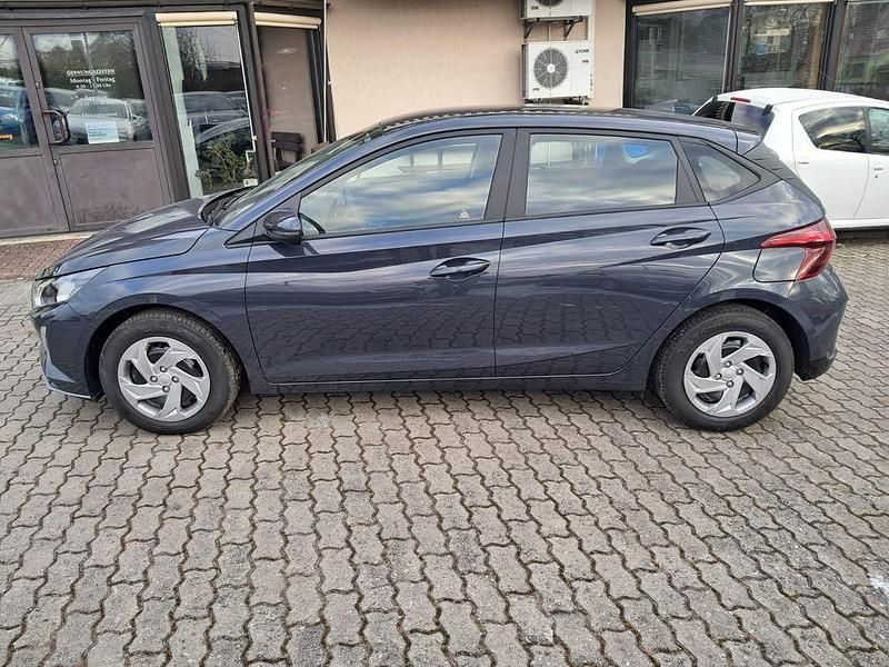 Neu Hyundai i20 Comfort 90 PS (66 kW) 2026 Grau Limousine