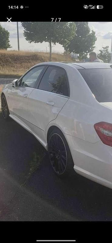 Gebraucht Mercedes E220 170 PS (125 kW) 2012 Schwarz Limousine