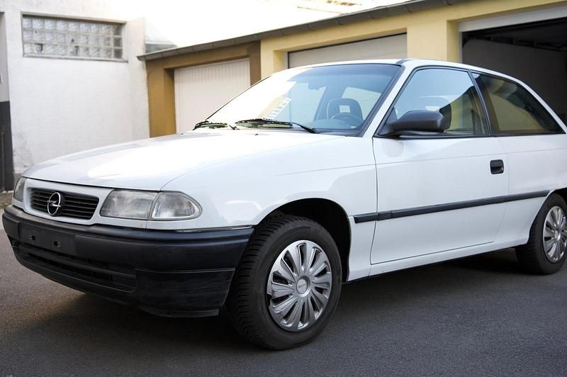 Gebraucht Opel Astra 75 PS (55 kW) 1997 Weiß Kleinwagen