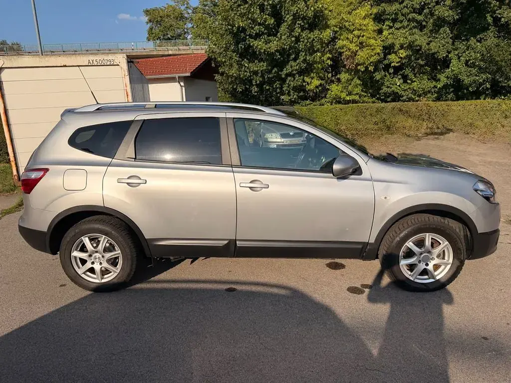 Gebraucht Nissan Qashqai +2 Acenta 141 PS (103 kW) 2011 Silber SUV