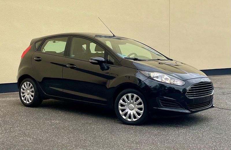 Schwarz Gebraucht 2015 Ford Fiesta Trend Kleinwagen | 7.190 € (Fairer Preis) - Bild 1/4
