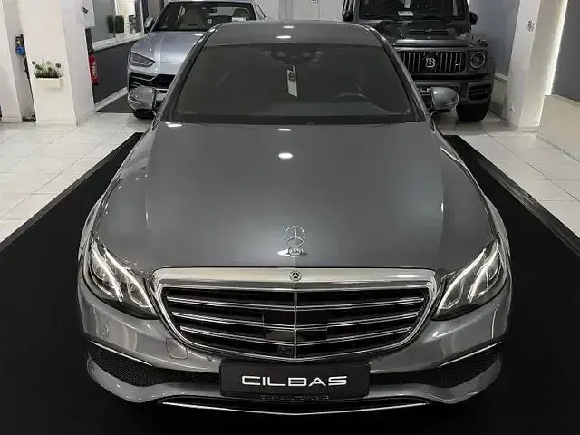 Gebraucht Mercedes E220 194 PS (142 kW) 2019 Grau Limousine