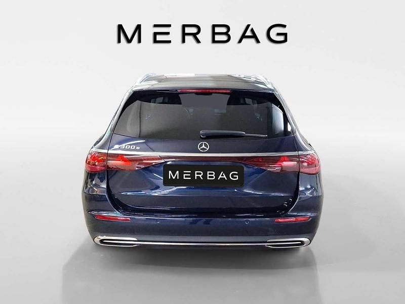 Gebraucht Mercedes E300 Advanced 204 PS (150 kW) 2024 Metalliclack nautikblau Kombi