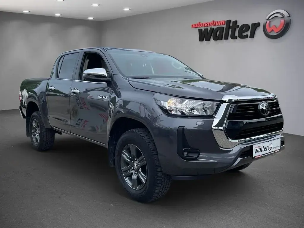 Gebraucht Toyota HiLux Comfort 150 PS (110 kW) 2024 Grau Pickup
