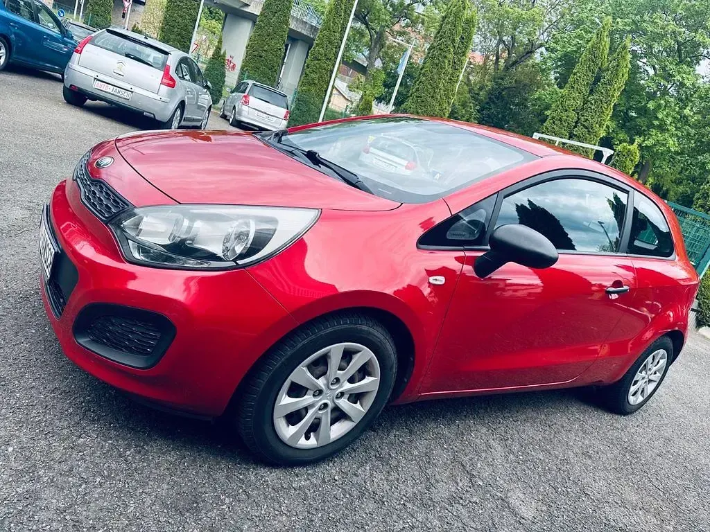 Używany Kia Rio 86 KM (63 kW) 2014 Czerwony