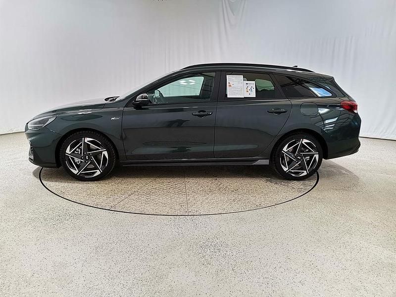 Neu Hyundai i30 N Line 140 PS (102 kW) 2025 Cypress green met. Kombi